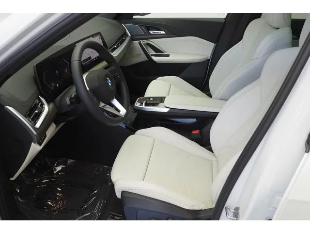 New 2027 Mineral White Metallic BMW xDrive28i image 8