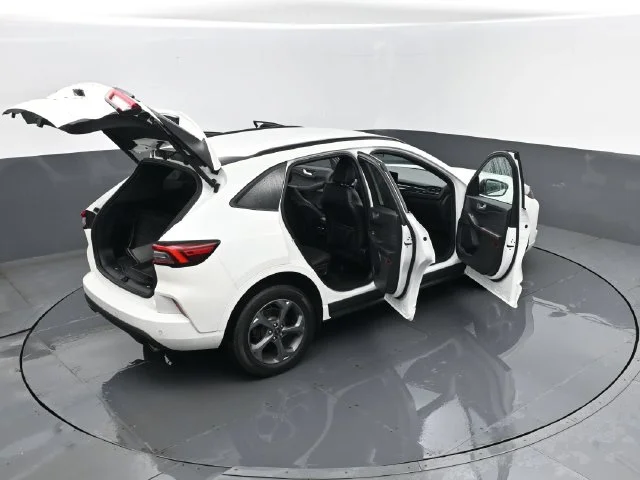 Used 2023 White Metallic Ford ST-Line image 29