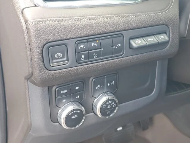 Used 2021 WHITE FROST TRICOAT GMC Denali image 16
