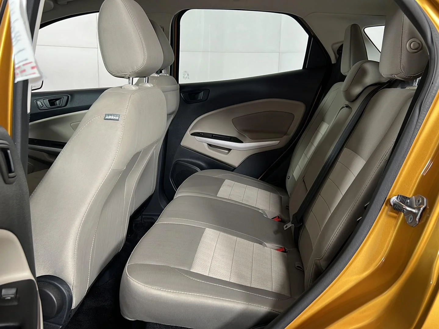 Used 2022 Luxe Yellow Ford S image 8
