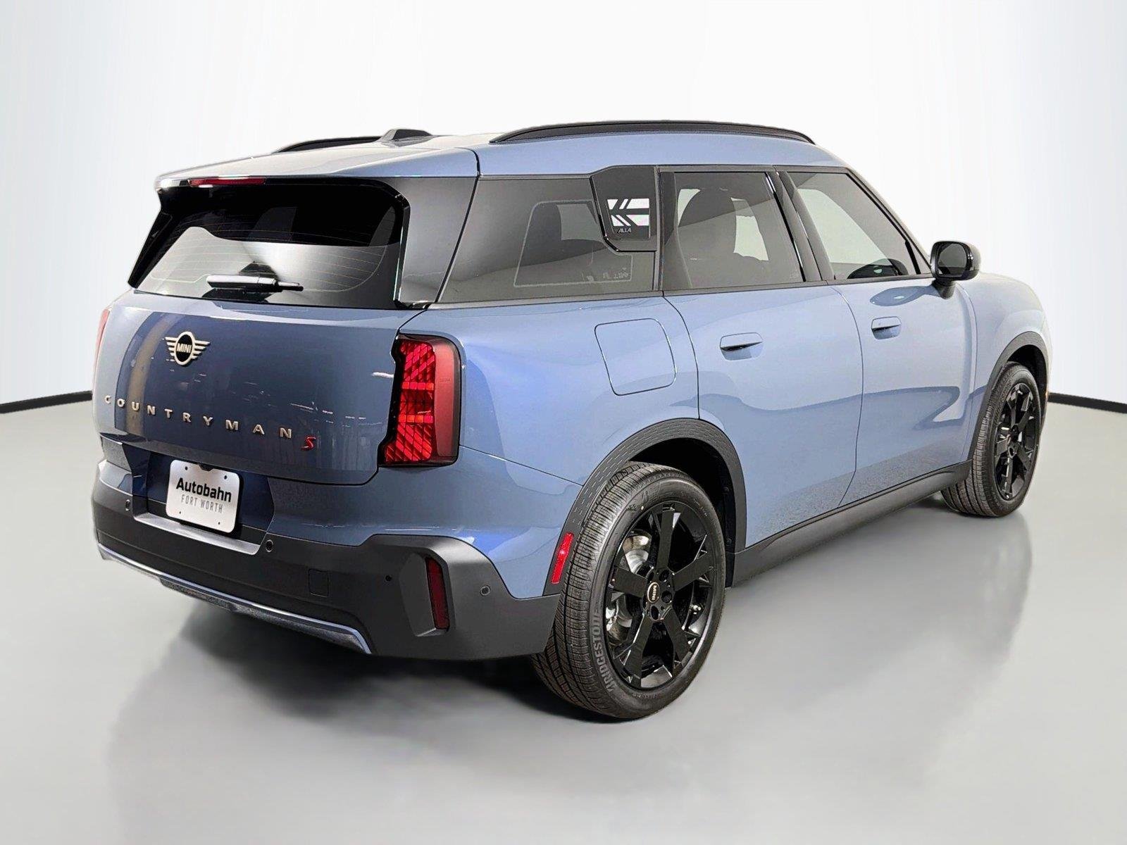 New 2027 Slate Blue Metallic MINI Signature Plus image 5