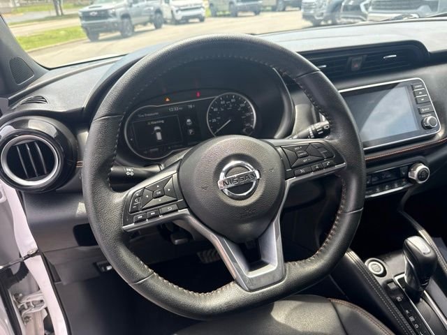 Used 2020 White Nissan SR image 16