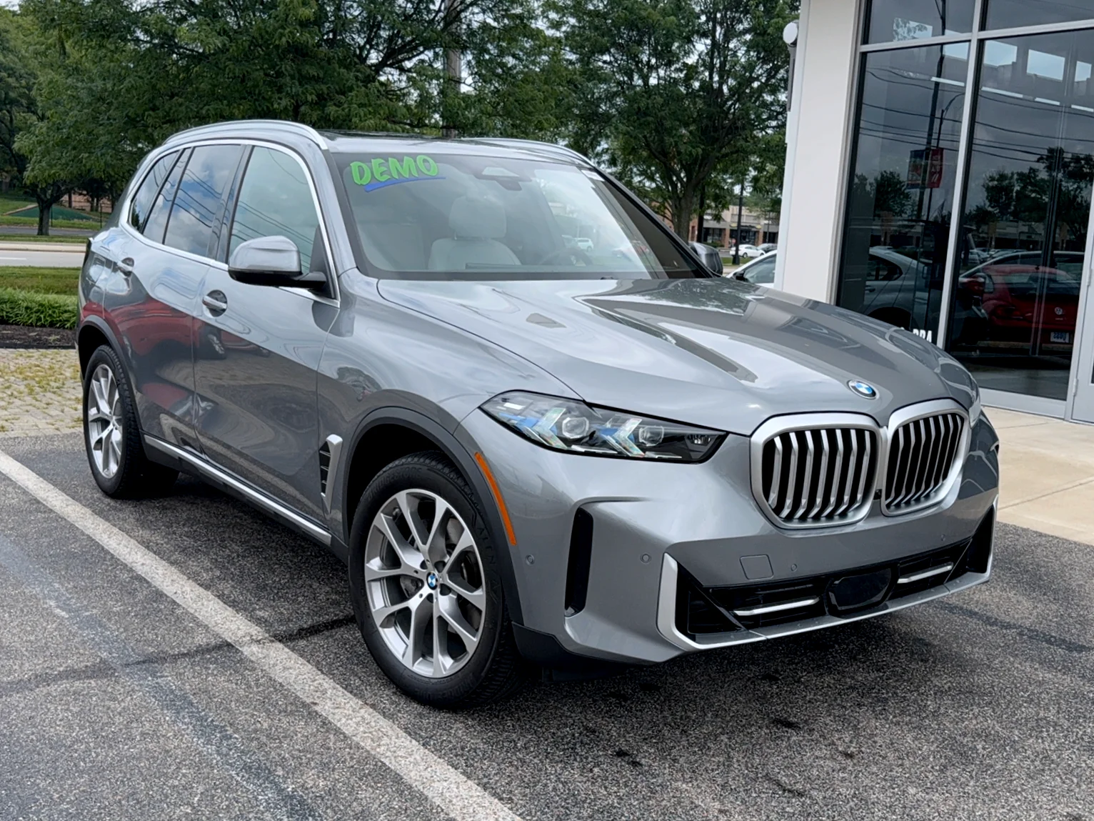 New 2026 Skyscraper Grey Metallic BMW xDrive40i image 1
