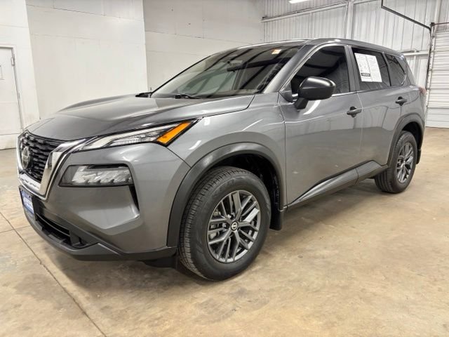 Used 2021 Gray Nissan S image 3