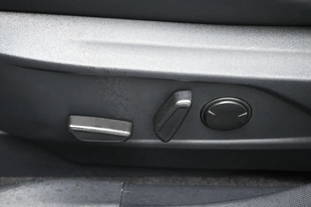 Used 2023 Red Ford Select image 11