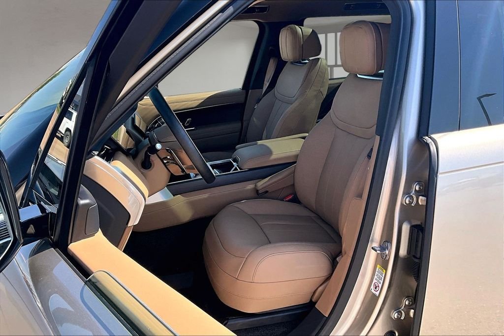 New 2026 Batumi Gold Premium Metallic Land Rover SE image 9