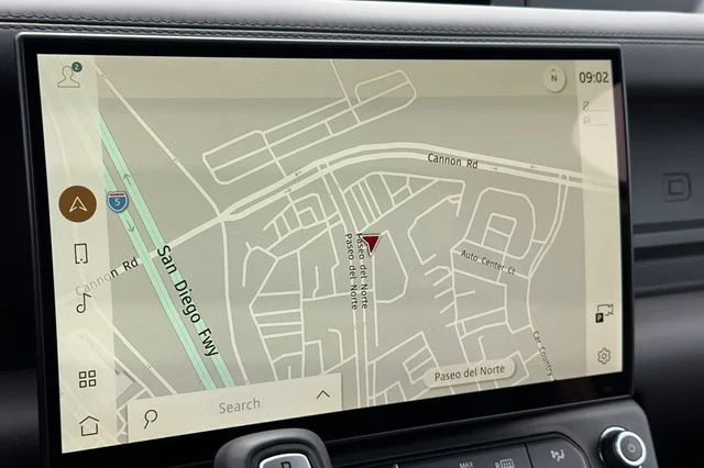 New 2026 Woolstone Green Land Rover X-Dynamic SE image 17