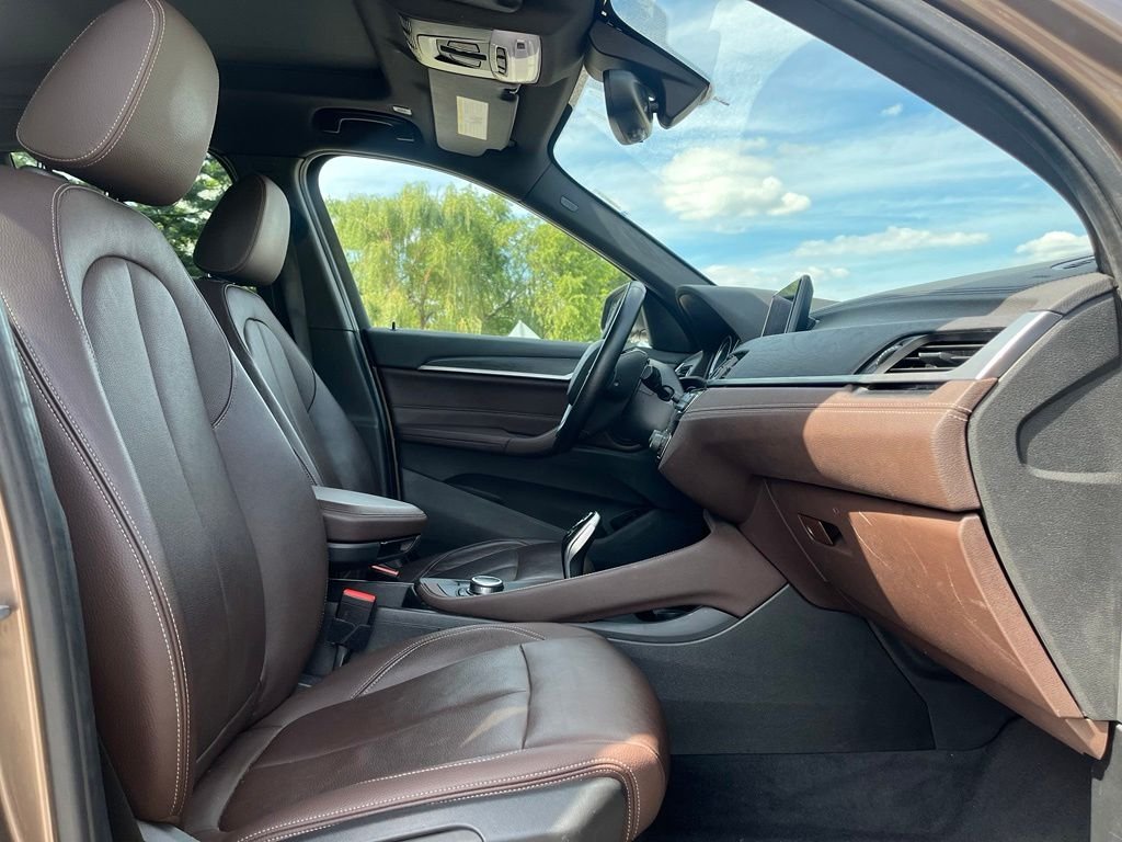 Used 2020 Beige BMW xDrive28i image 27