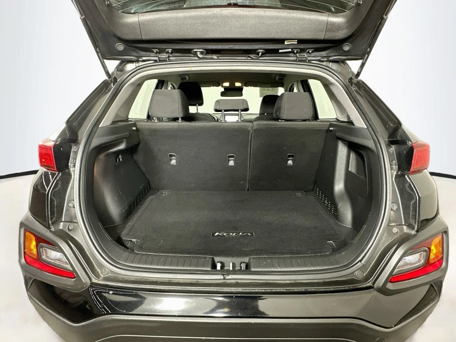 Used 2019 Black Hyundai SE image 24