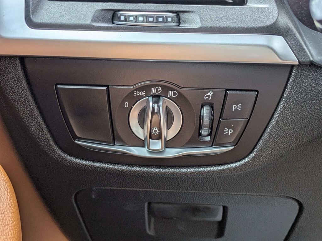 Used 2022 Black BMW sDrive30i image 26