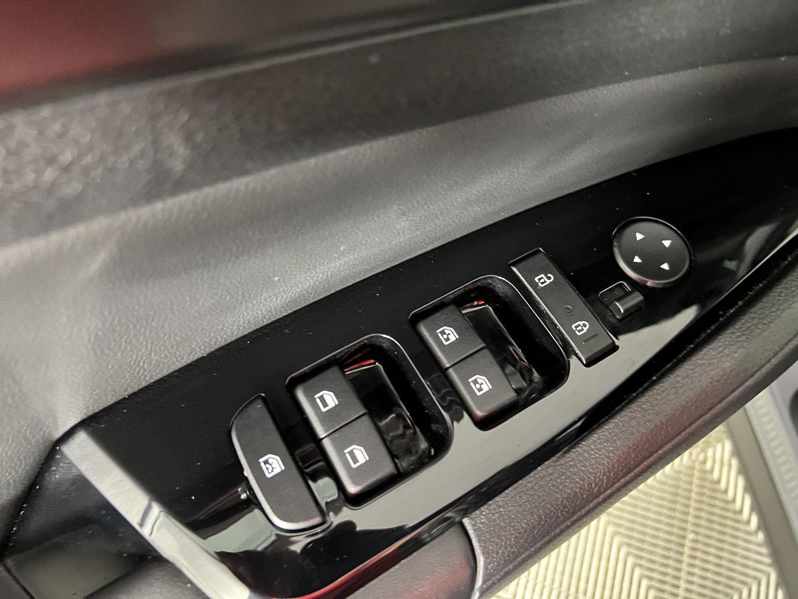 Used 2024 Everlasting Silver Kia EX image 12