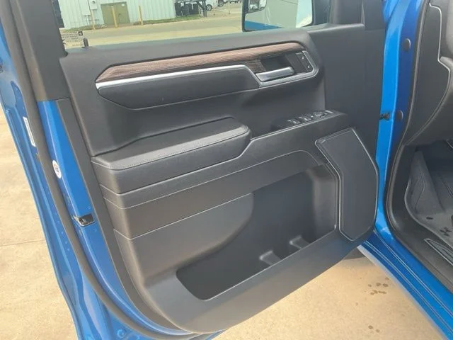 Used 2023 Blue Chevrolet LT image 4