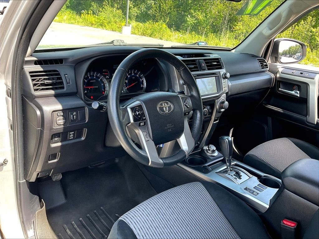 Used 2017 Classic Silver Metallic Toyota SR5 image 8