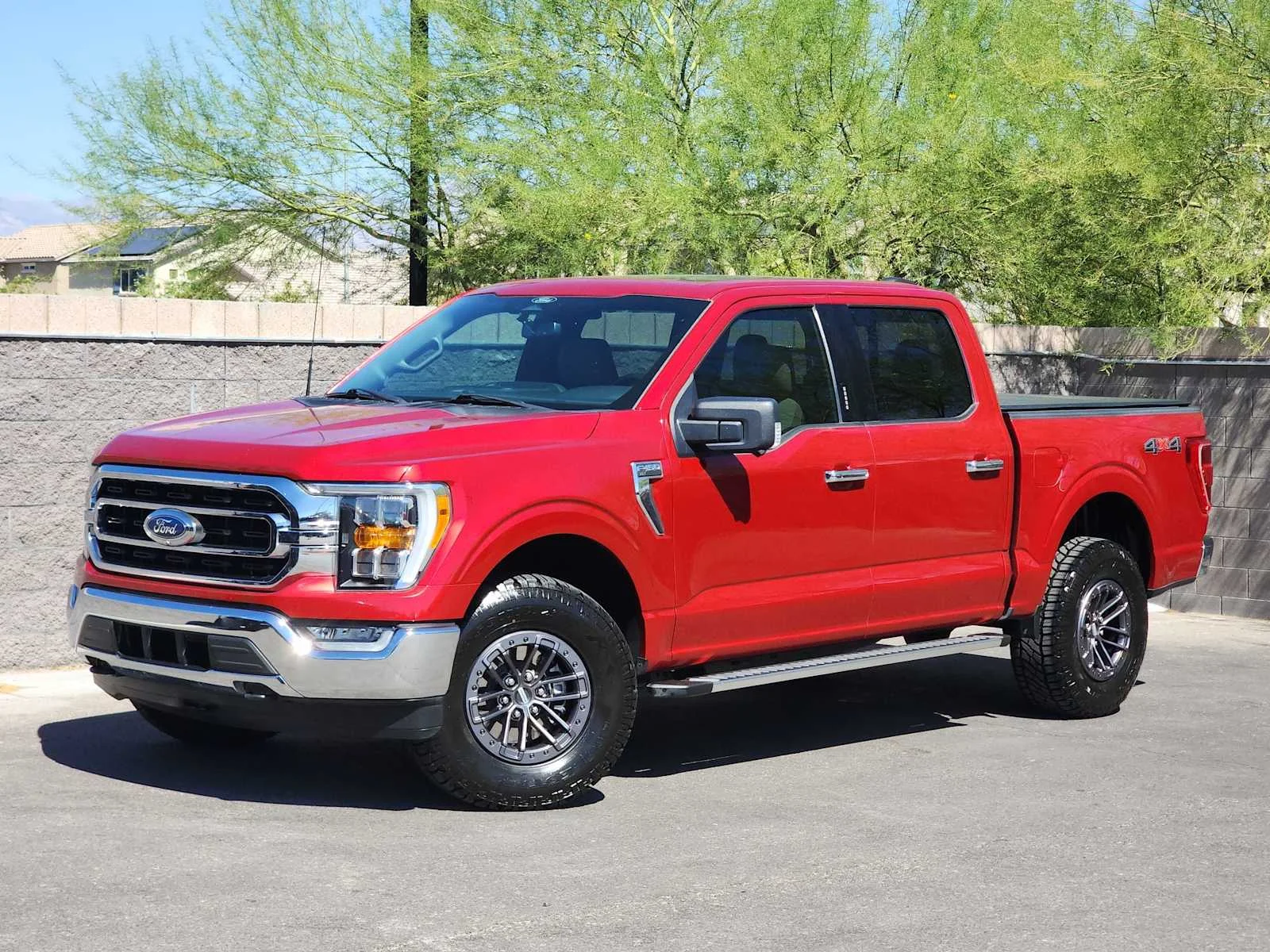 Used 2022 Rapid Red Metallic Tinted Clearcoat Ford XLT image 29