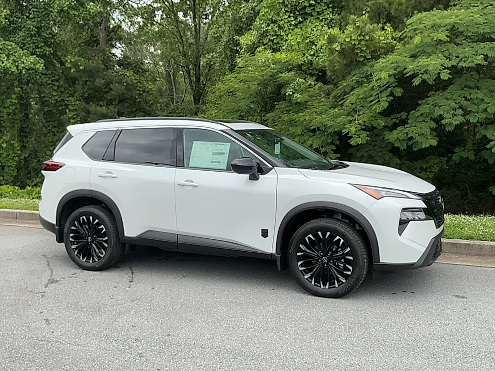 New 2026 Everest White Pearl Tricoat Nissan Dark Armor image 1