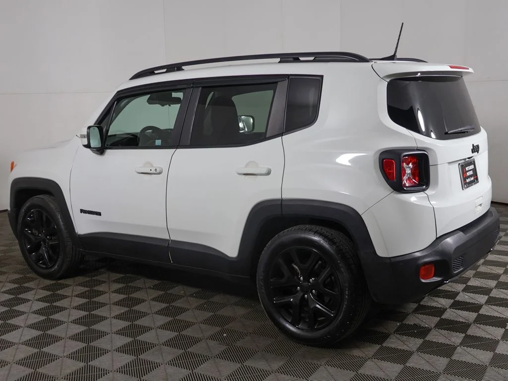 Used 2018 White Jeep Latitude image 10