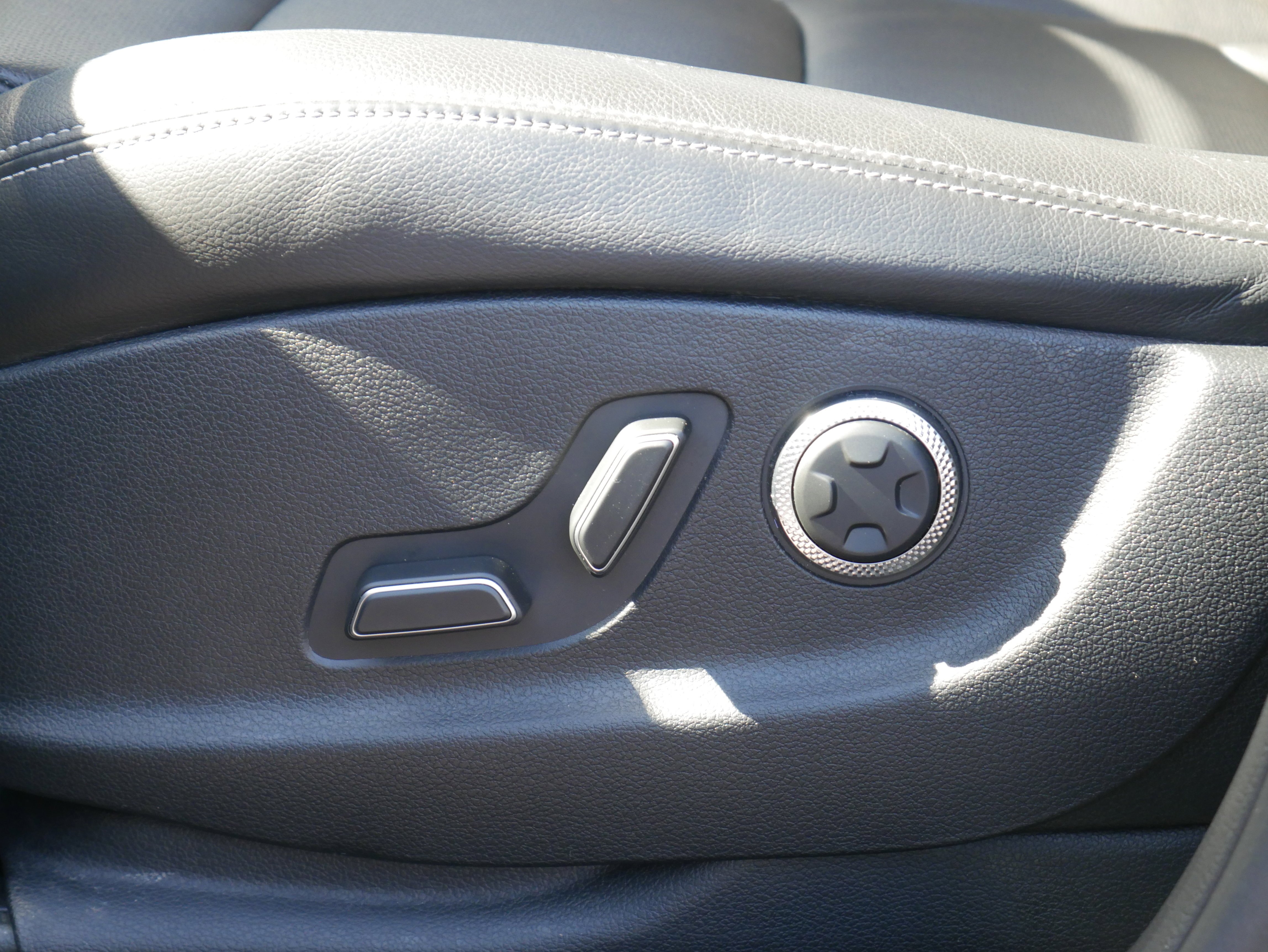 Used 2023 Green Genesis 2.5T AWD image 13