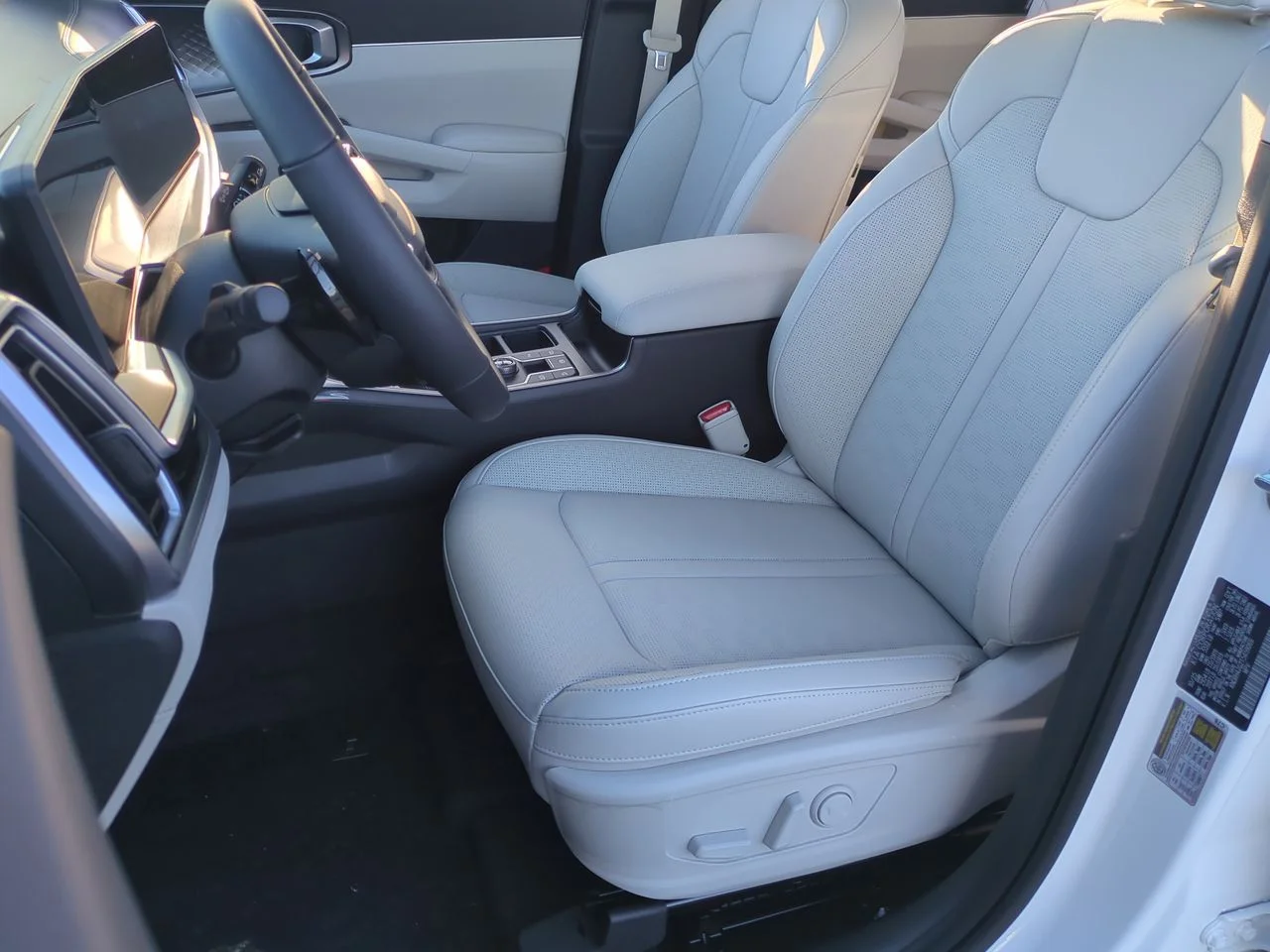 New 2026 Snow White Pearl Kia EX image 20