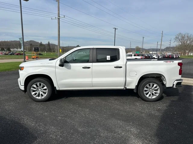 Used 2022 Summit White Chevrolet Custom image 2