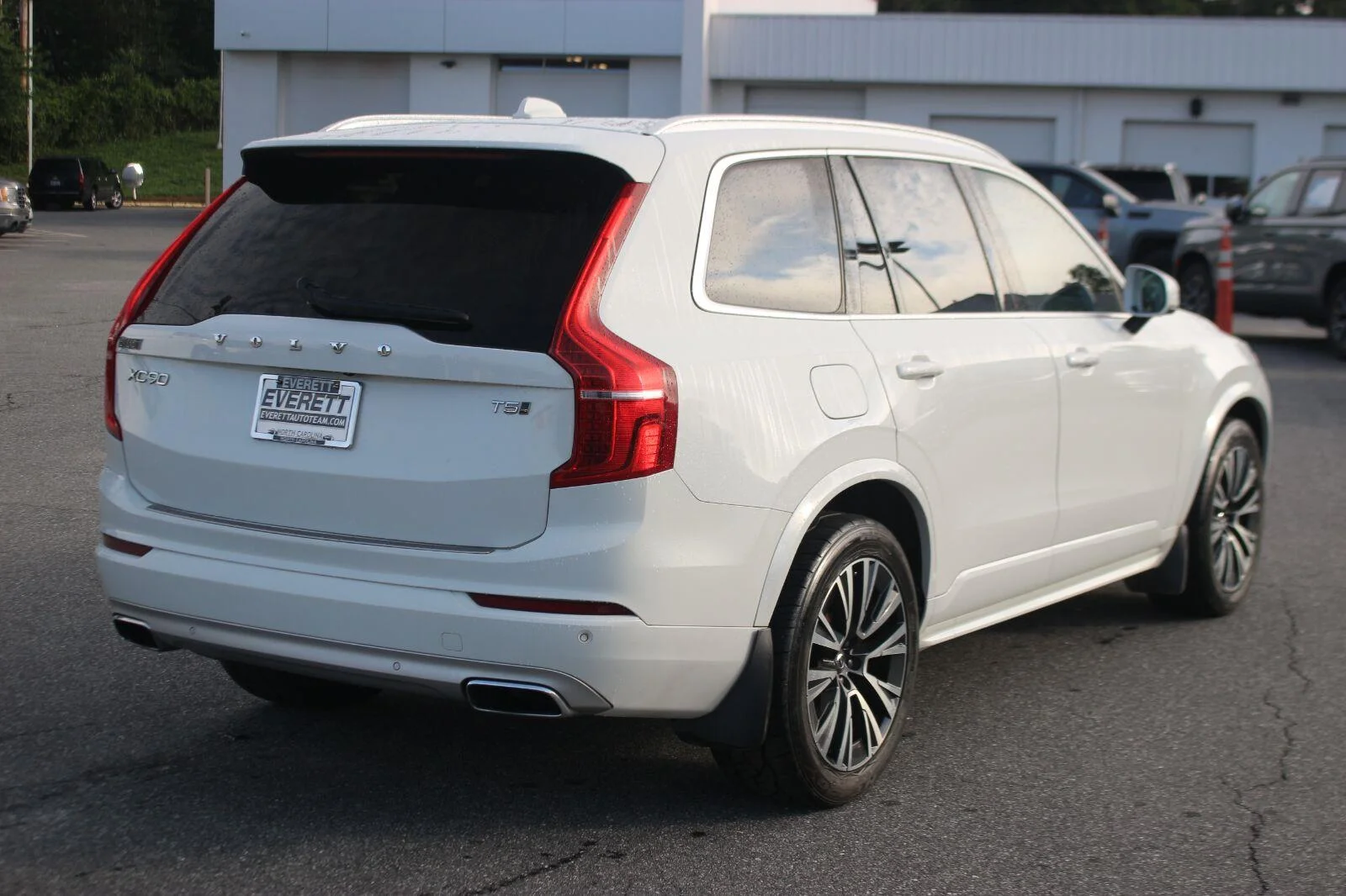 Used 2021  Volvo Momentum image 7