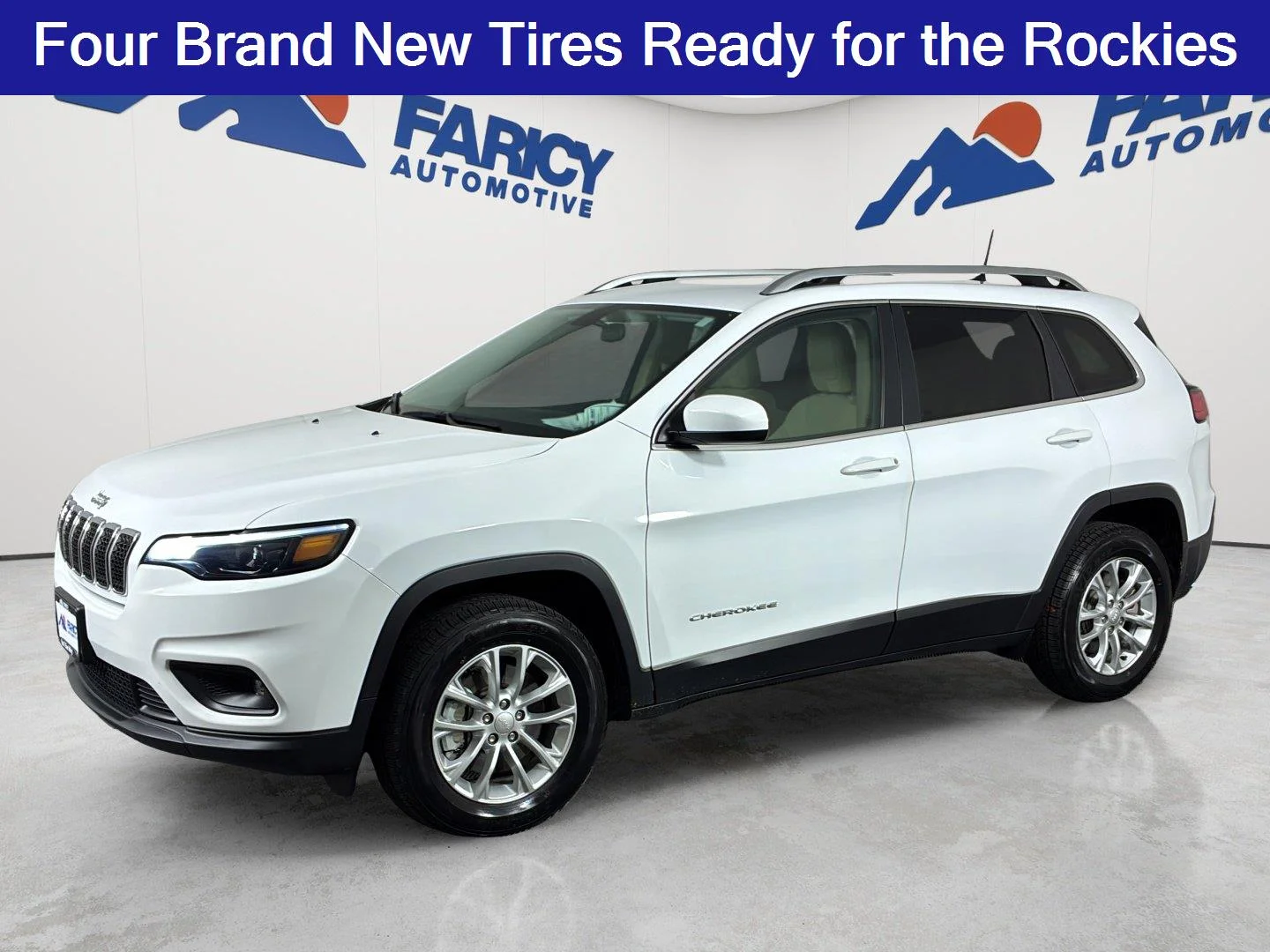 Used 2019 Bright White Clearcoat Jeep Latitude image 1