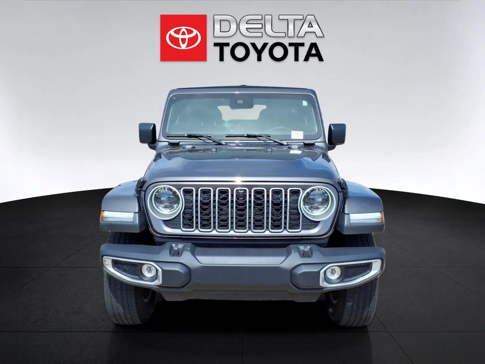 Used 2025 Granite Crystal Metallic Clearcoat Jeep Sahara image 8