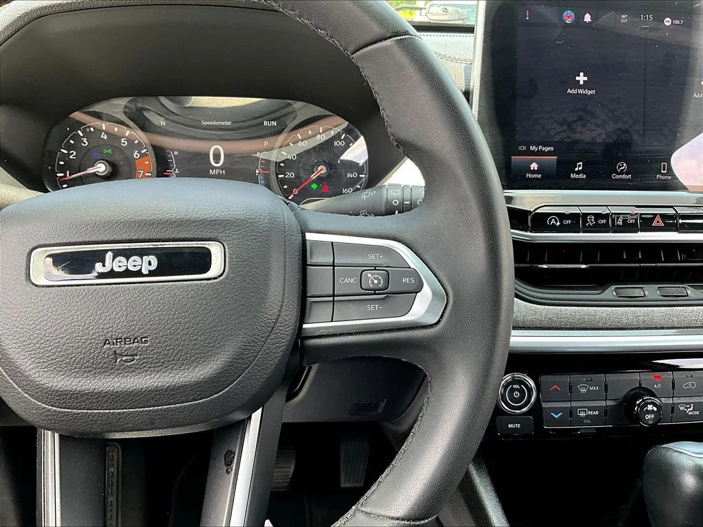 Used 2024 Diamond Black Jeep Latitude image 12