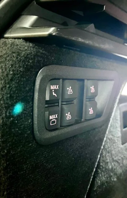 Used 2025 Black BMW xDrive40i image 7