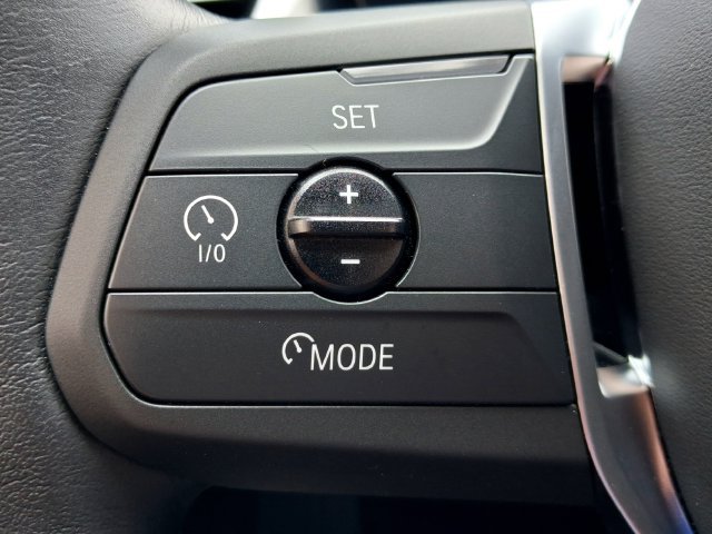 Used 2025 Silver BMW xDrive28i image 16