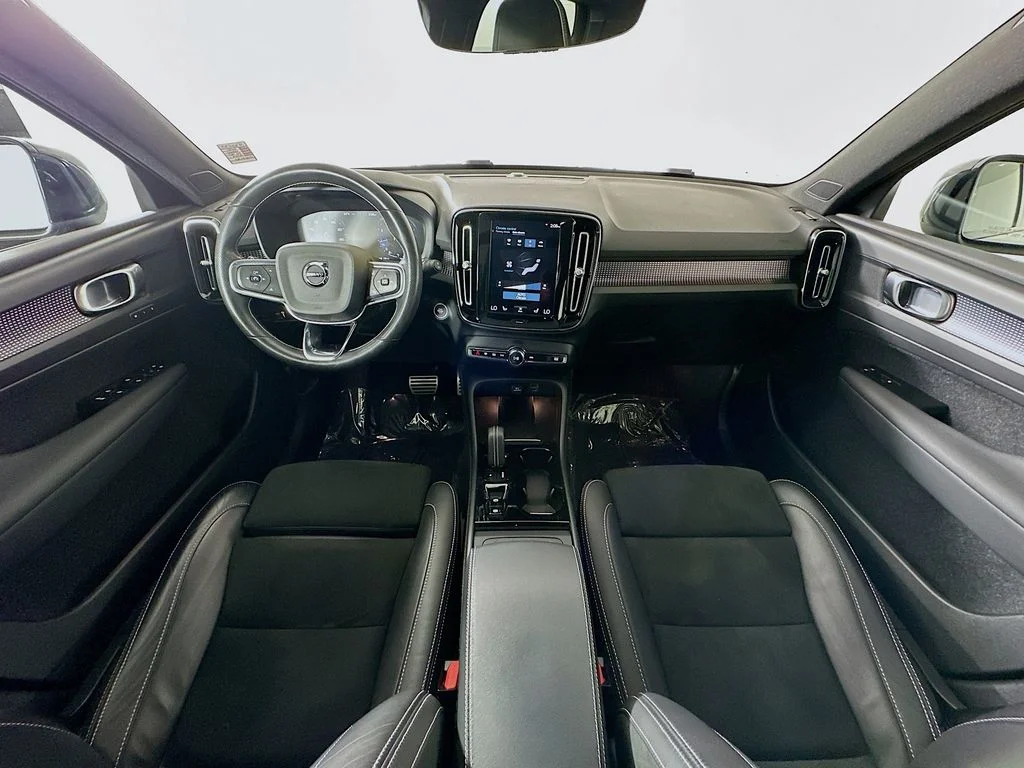 Used 2021 Gray Metallic Volvo R-Design image 25