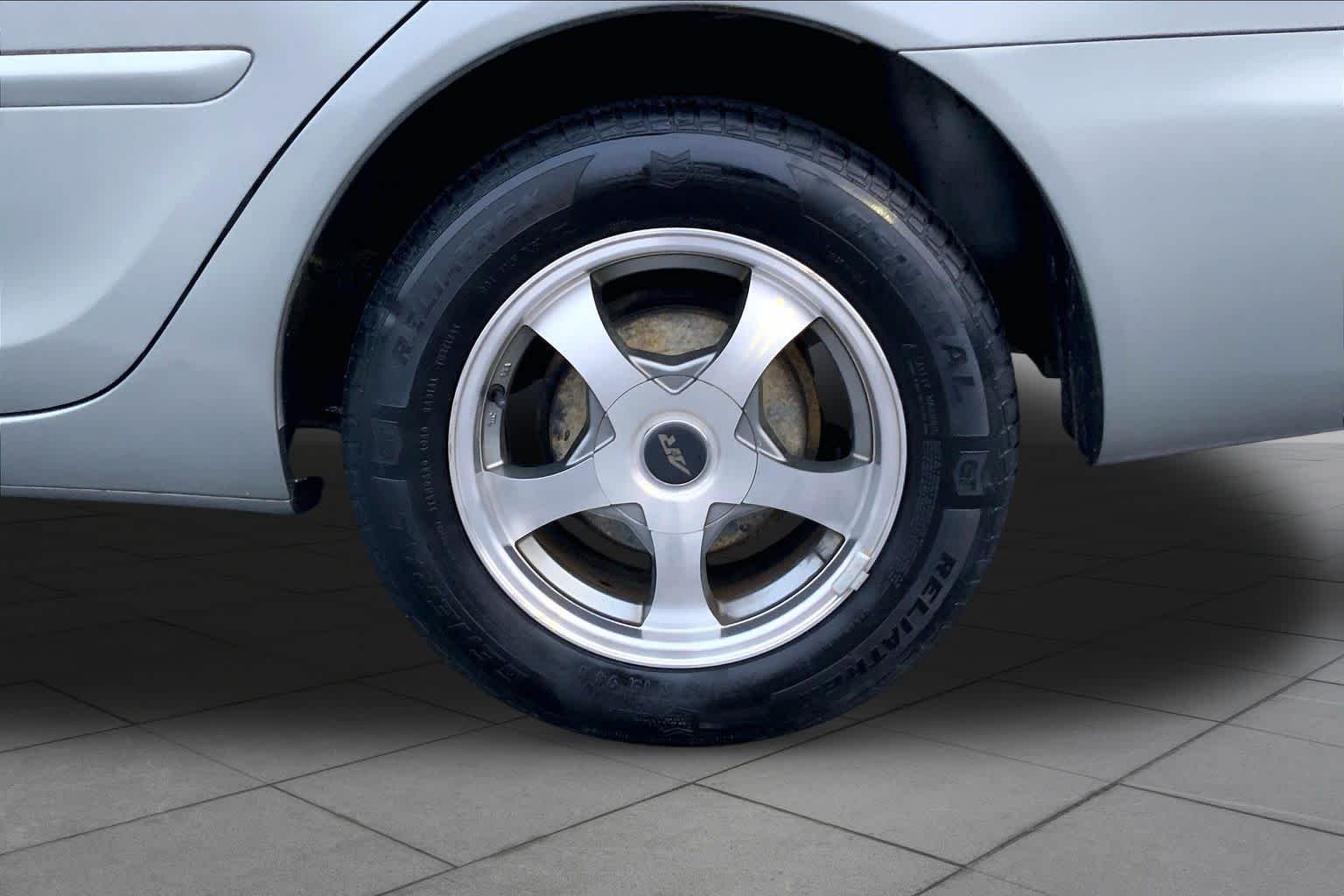 Used 2005 Phantom Gray Pearl Toyota STD image 9