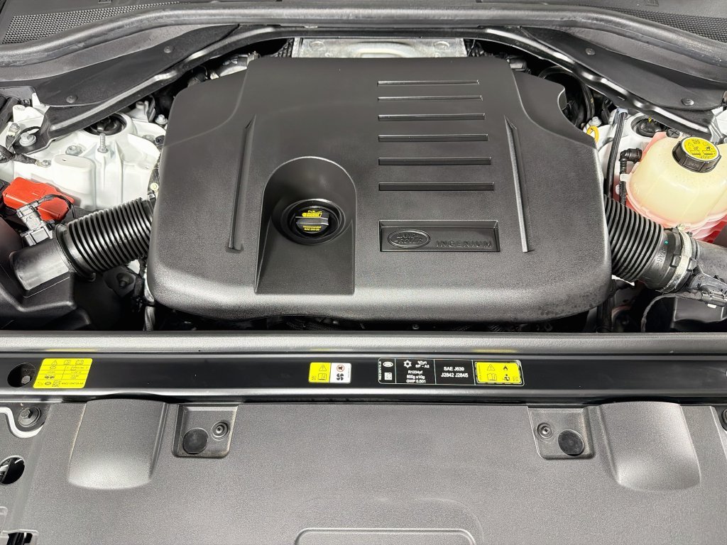 Certified Used 2025 White Land Rover SE image 33