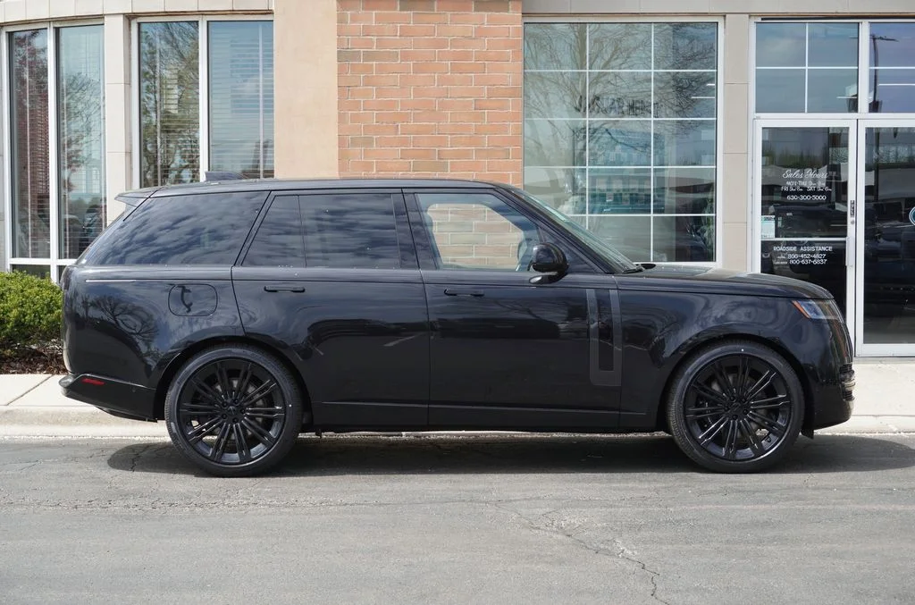 New 2026 Santorini Black Land Rover SE image 8