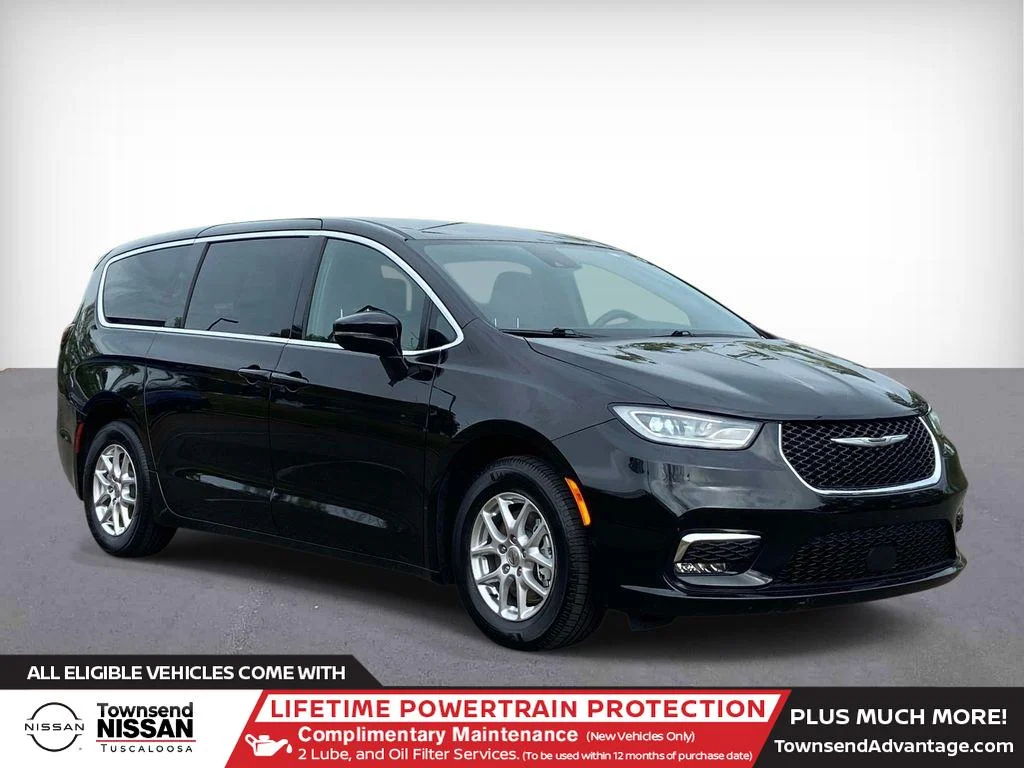 2025 Chrysler Pacifica Select's photo