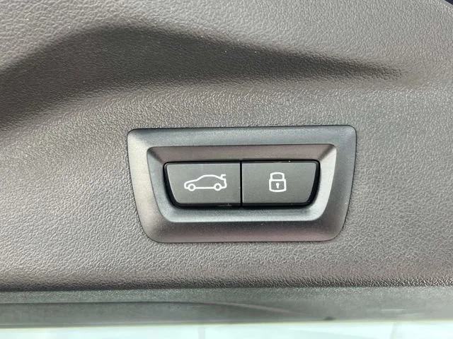 Used 2024 Black BMW xDrive40i image 13