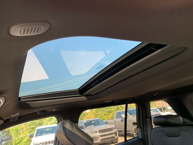 New 2027 Sting-Gray Clearcoat Jeep Laredo Altitude image 17