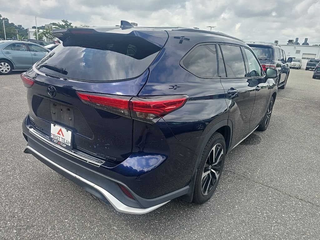 Used 2022  Toyota XSE image 5