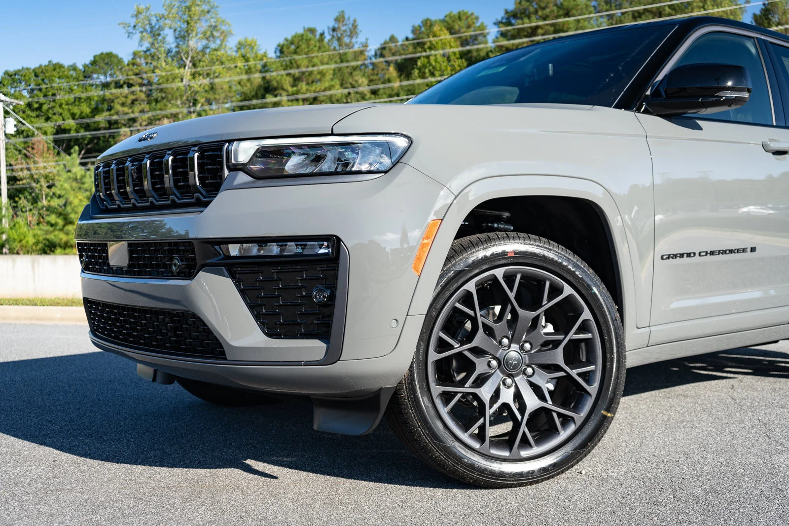 New 2027 Sting-Gray Clear-Coat Paint Jeep Summit image 6