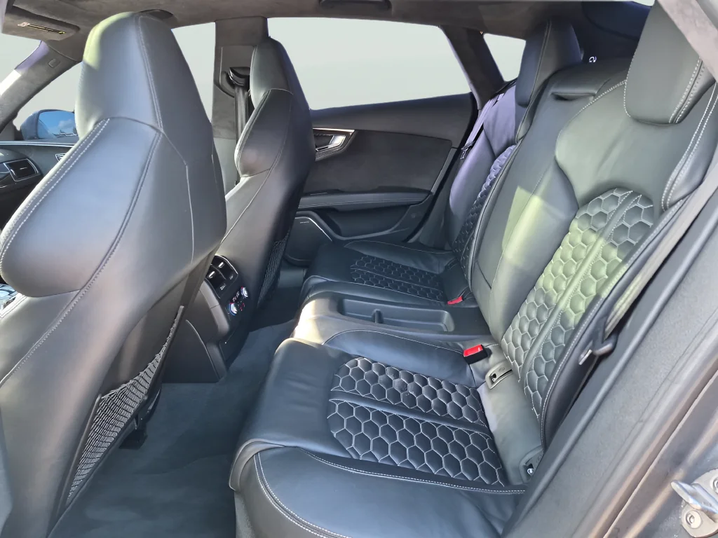 Used 2016  Audi 4.0T Prestige image 32