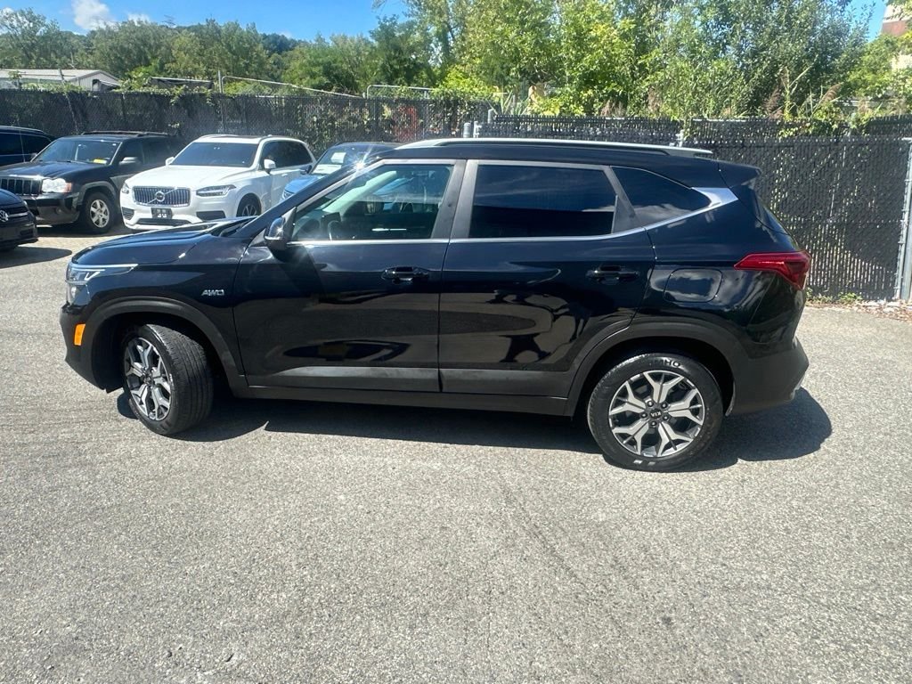 Used 2021 Black Kia EX image 3