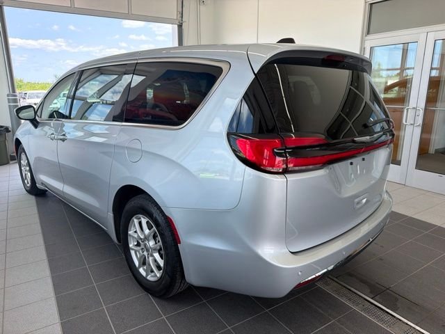 Used 2023 Silver Mist Clearcoat Chrysler  image 3