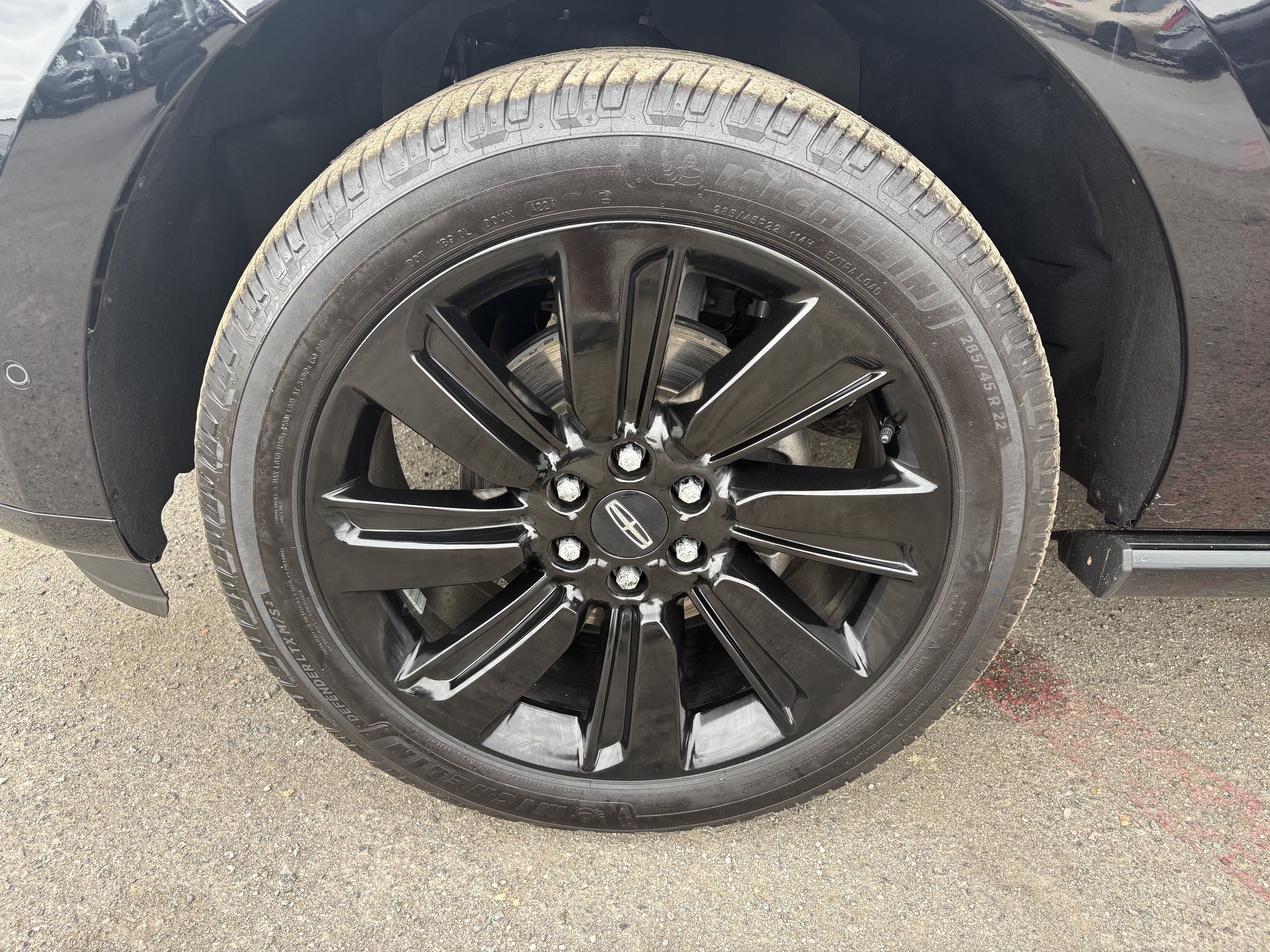 Used 2023 Black Lincoln Reserve image 22