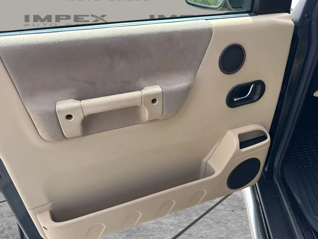 Used 2004  Land Rover SE image 25