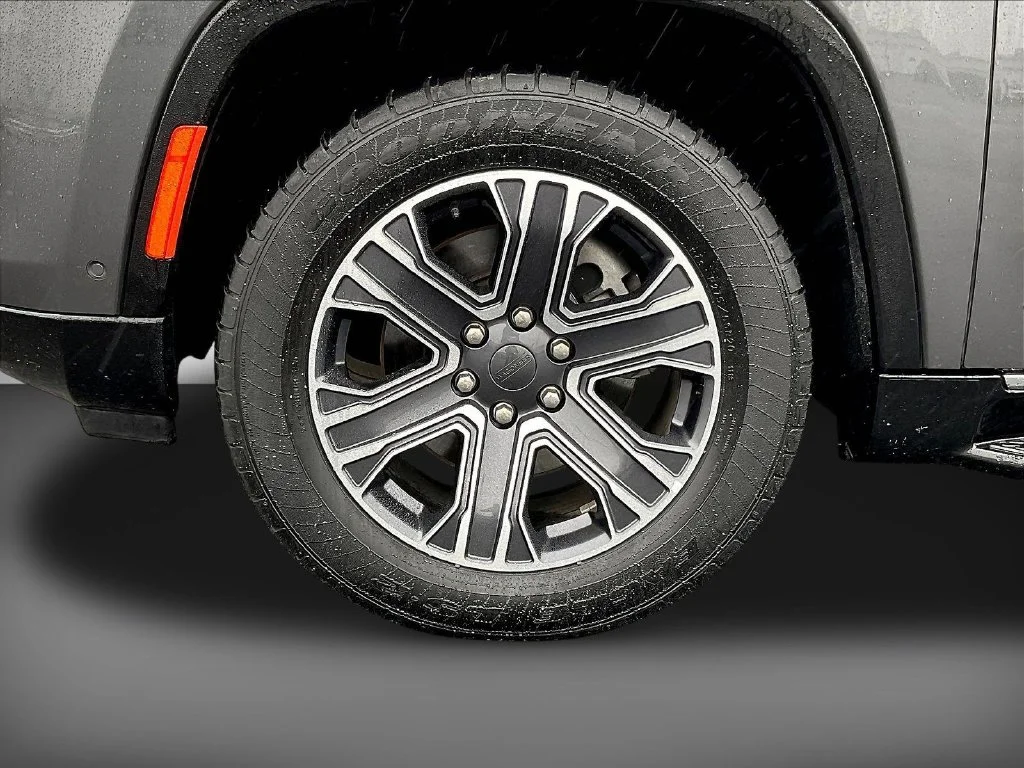 Used 2024 Metallic Jeep Series II image 41