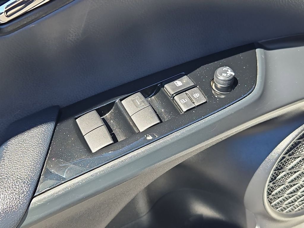 Used 2021 Pearl Toyota L image 11