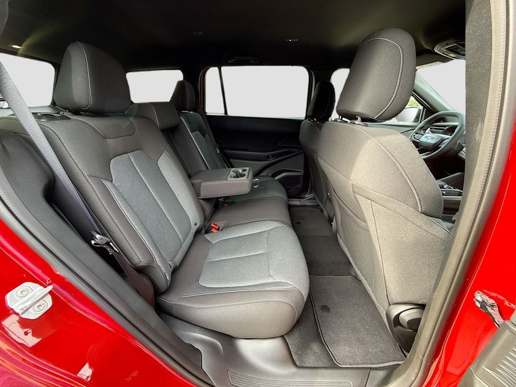 New 2026 Red Hot Pearl-Coat Exterior Paint Jeep Laredo image 28