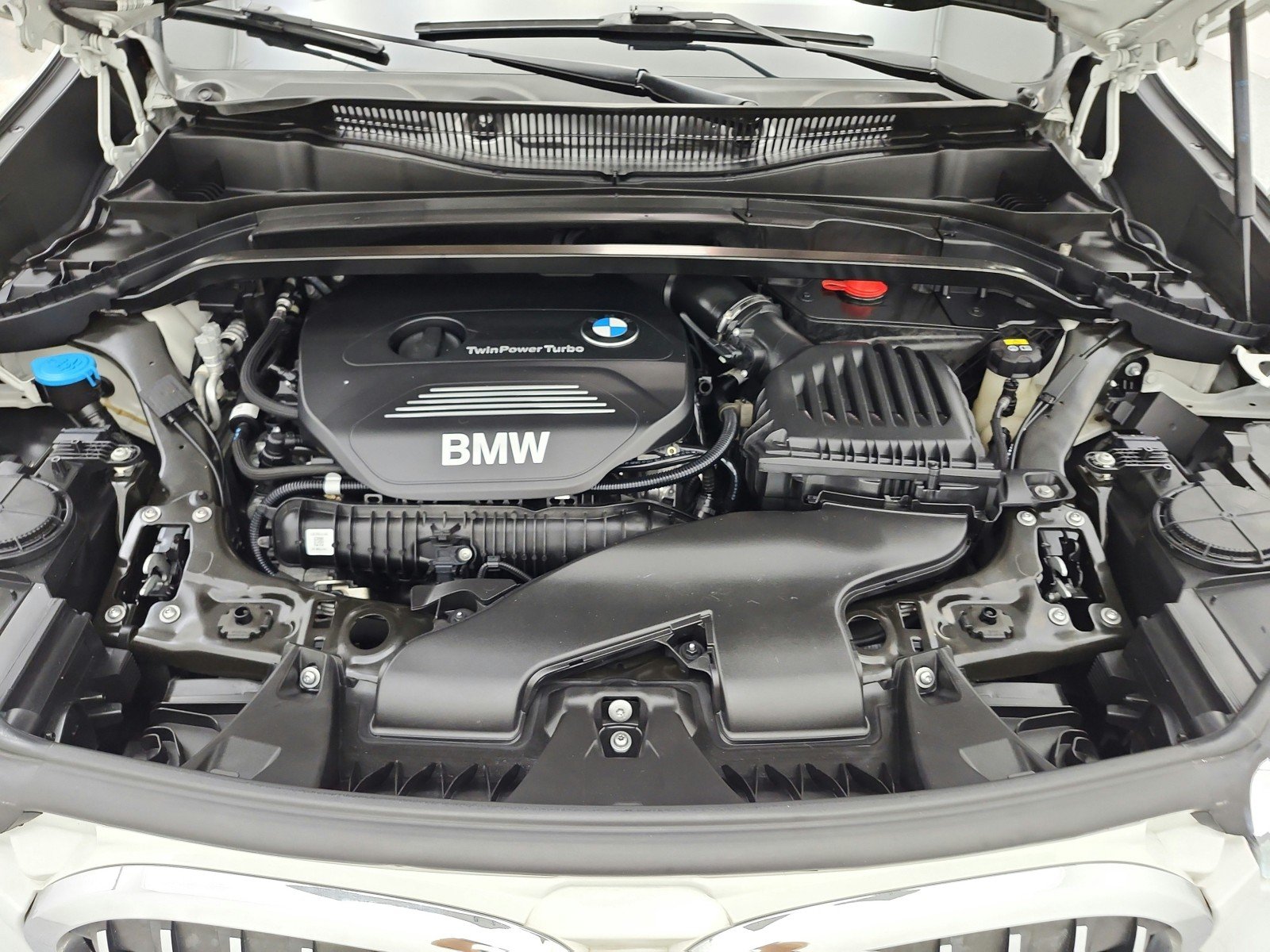 Used 2019 Alpine White BMW sDrive28i Sports Activity Vehicle image 16