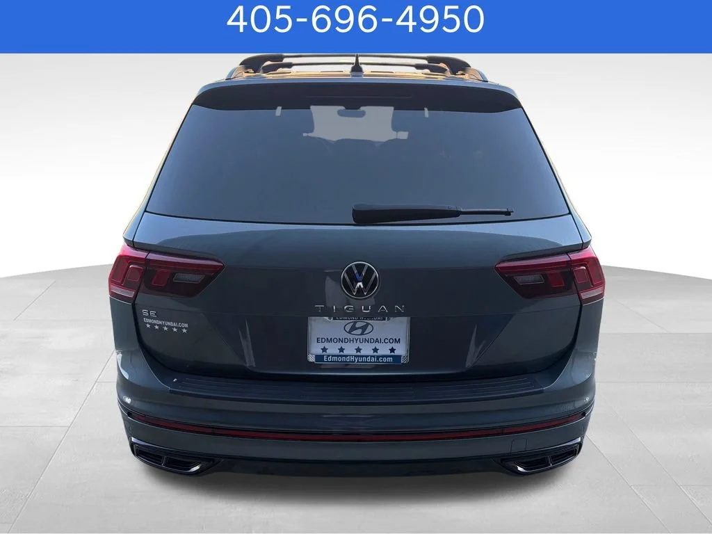 Pre-Owned 2023 Volkswagen Tiguan SE R-Line Black
