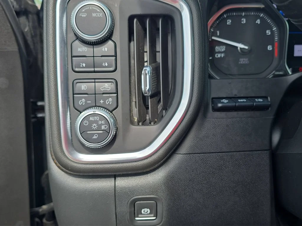 Used 2020 ONYX BLACK GMC AT4 image 29