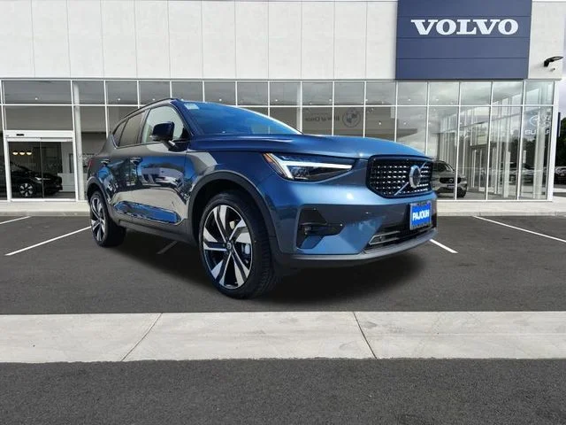 2026 Volvo XC40 B5 Ultra